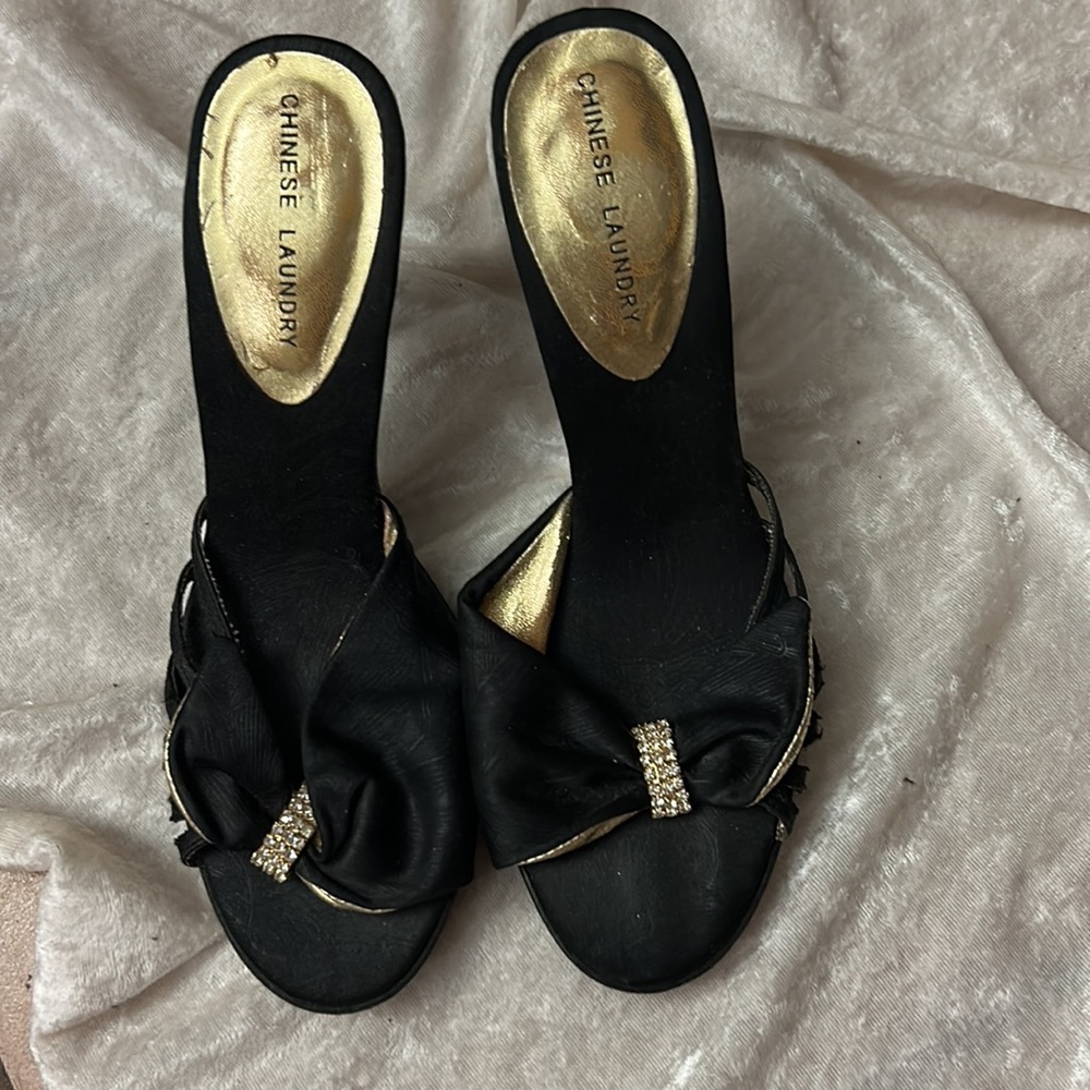 😍 Chinese Laundry Black high heels slides embellished
